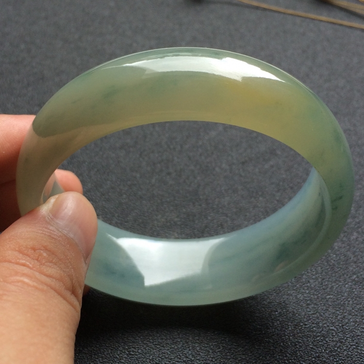 （超值推荐）糯冰种飘花略带黄翡手镯（58.2mm）