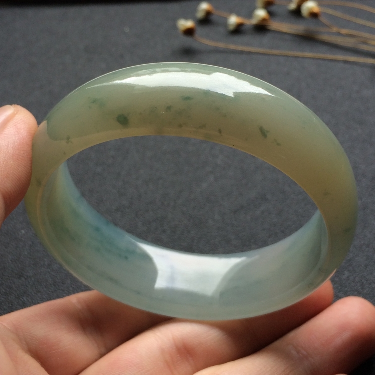 （超值推荐）糯冰种飘花略带黄翡手镯（58.2mm）