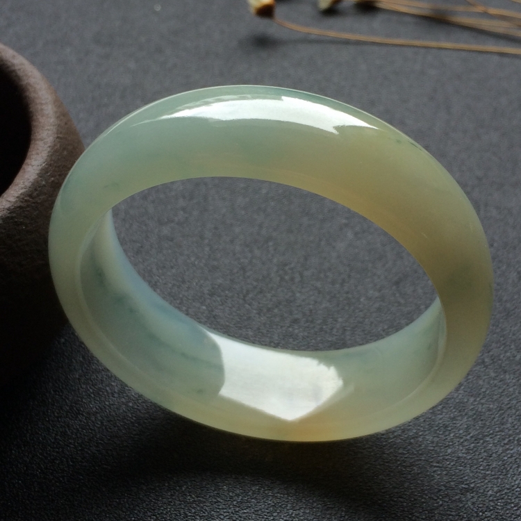 （超值推荐）糯冰种飘花略带黄翡手镯（54.2mm）