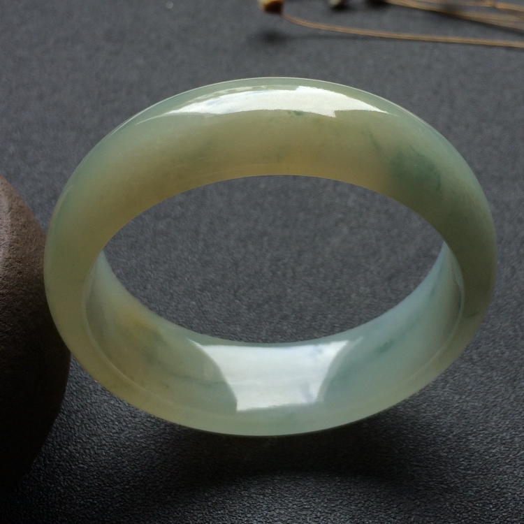 （超值推荐）糯冰种飘花略带黄翡手镯（54.2mm）