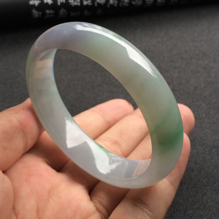 （超值推荐）糯冰种春带彩手镯（57.3mm）