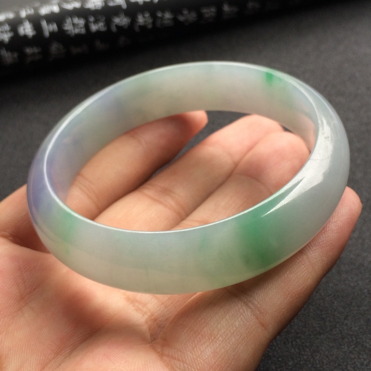 （超值推荐）糯冰种春带彩手镯（57.3mm）