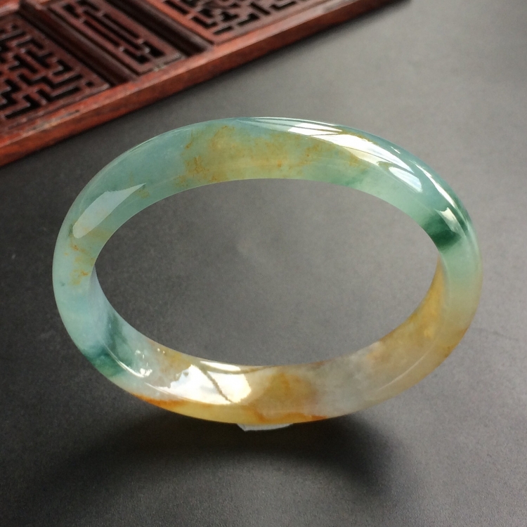 (超值推荐)糯冰种飘花带黄翡贵妃镯(54.4mm-45.7mm)