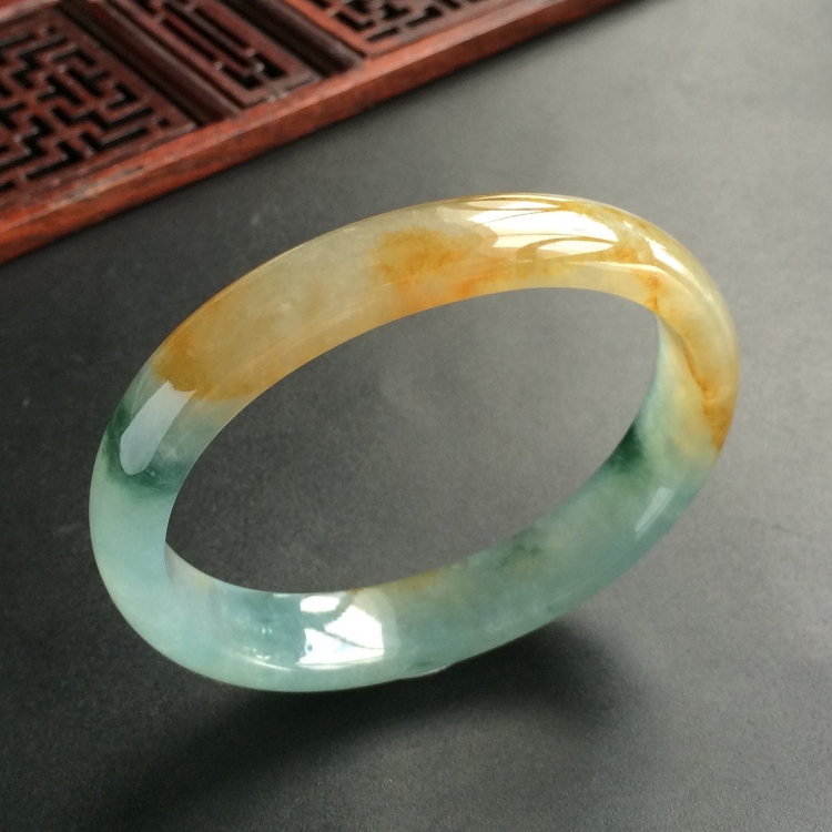 (超值推荐)糯冰种飘花带黄翡贵妃镯(54.4mm-45.7mm)