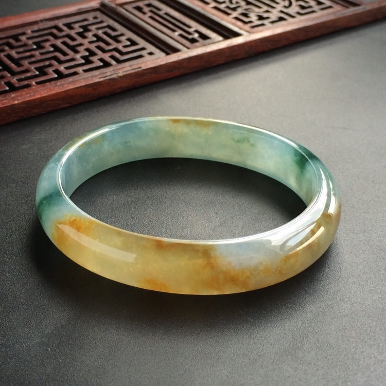 (超值推荐)糯冰种飘花带黄翡贵妃镯(54.4mm-45.7mm)