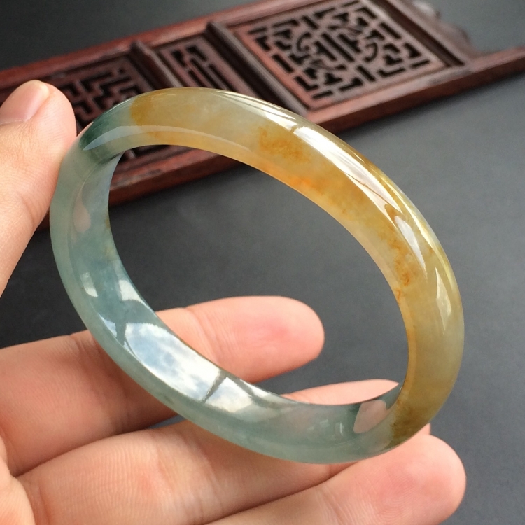 (超值推荐)糯冰种飘花带黄翡贵妃镯(54.4mm-45.7mm)