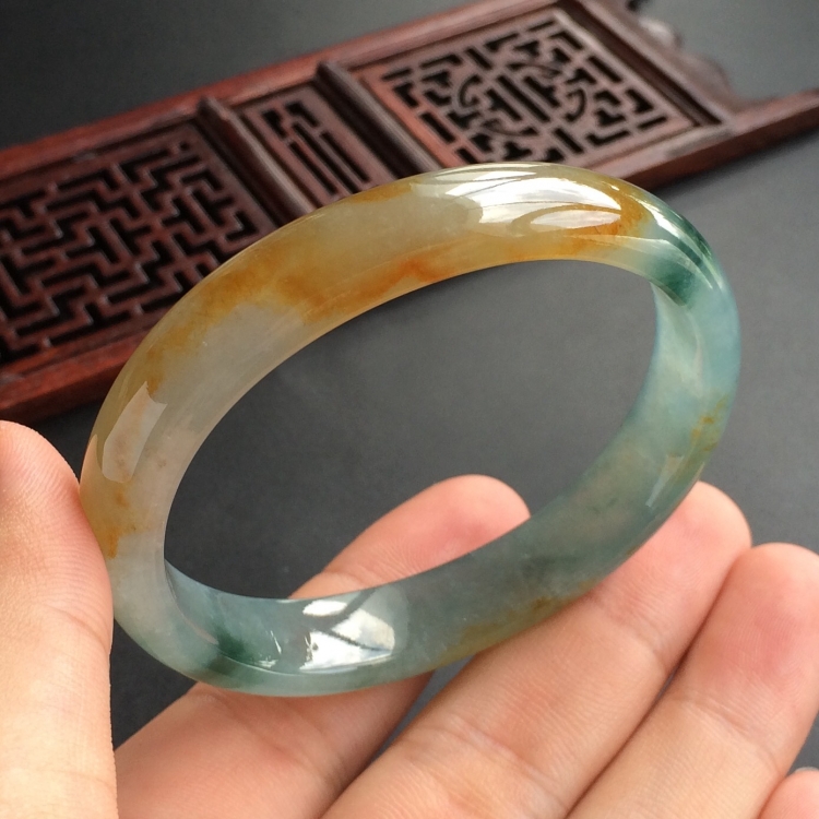 (超值推荐)糯冰种飘花带黄翡贵妃镯(54.4mm-45.7mm)