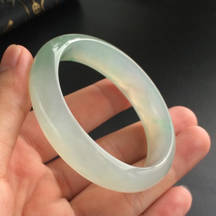 (超值推荐)冰种晴水略飘翠贵妃镯(53mm-45.8mm)