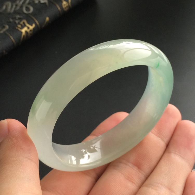 (超值推荐)冰种晴水略飘翠贵妃镯(53mm-45.8mm)