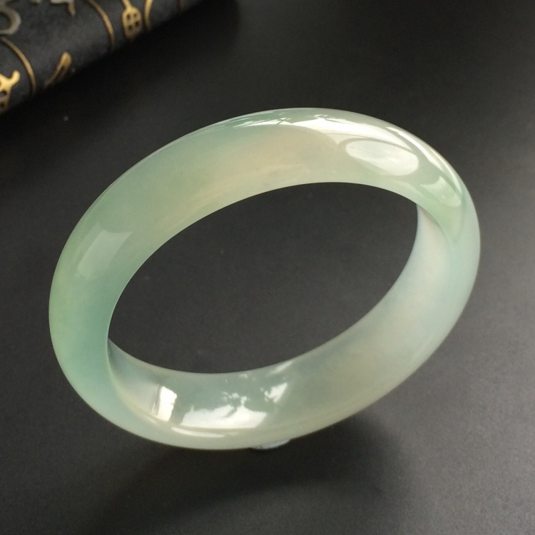 (超值推荐)冰种晴水略飘翠贵妃镯(53mm-45.8mm)