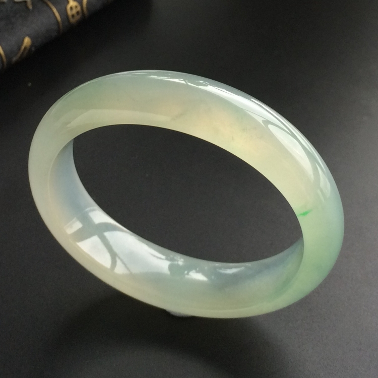 (超值推荐)冰种晴水略飘翠贵妃镯(53mm-45.8mm)