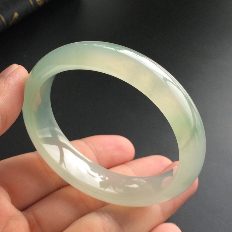 (超值推荐)冰种晴水略飘翠贵妃镯(53mm-45.8mm)