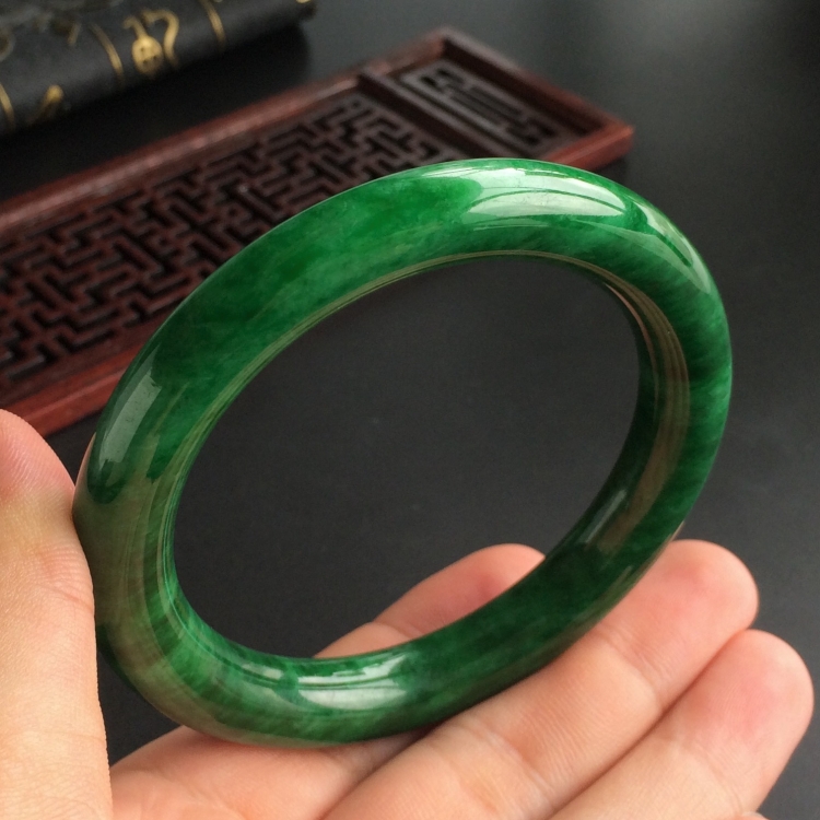 (超值推荐)糯冰种深绿圆条手镯(56mm)