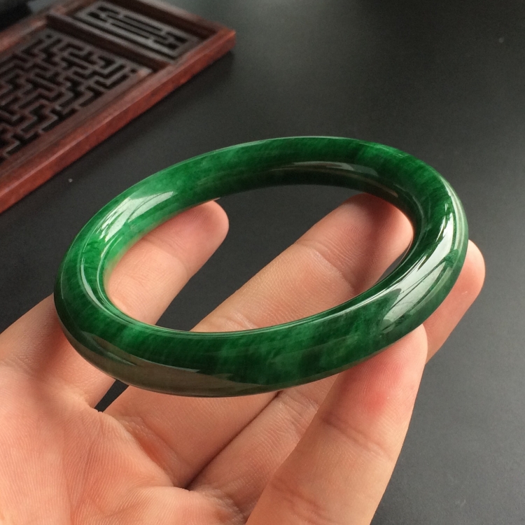 (超值推荐)糯冰种深绿圆条手镯(56mm)