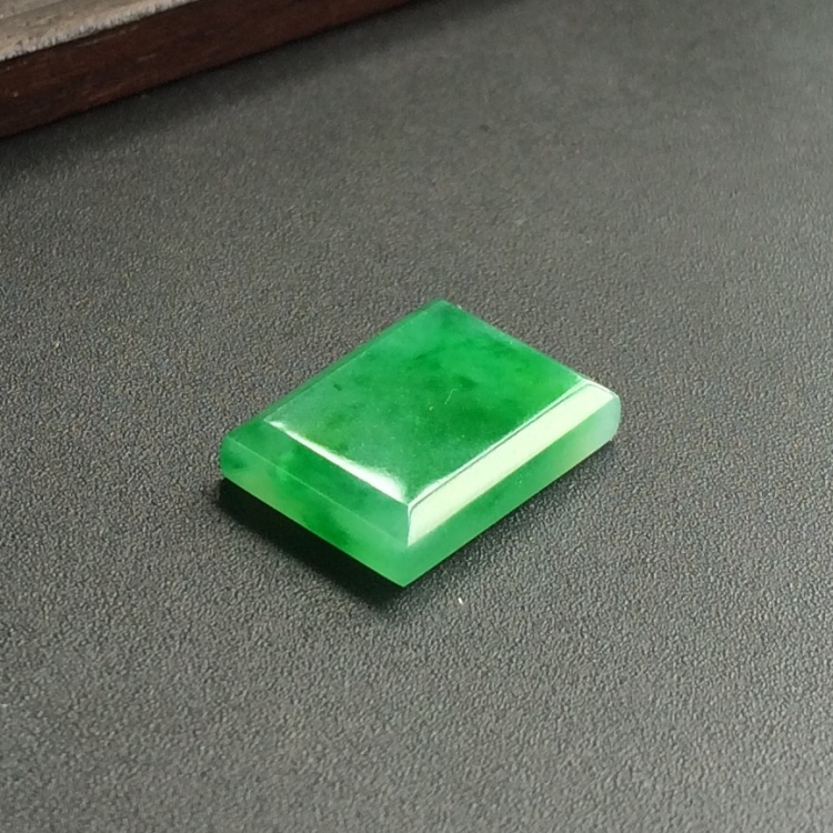 (超值推荐)糯冰种翠色戒面