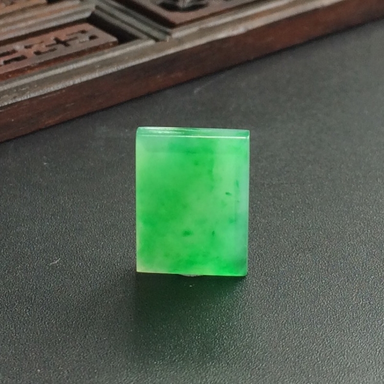 (超值推荐)糯冰种翠色戒面
