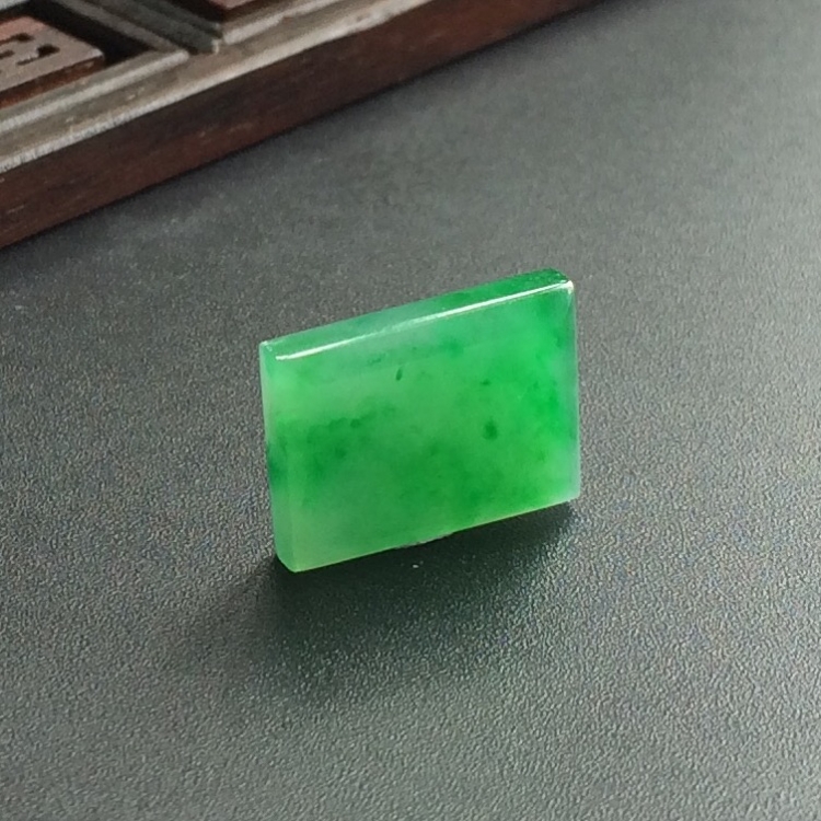 (超值推荐)糯冰种翠色戒面