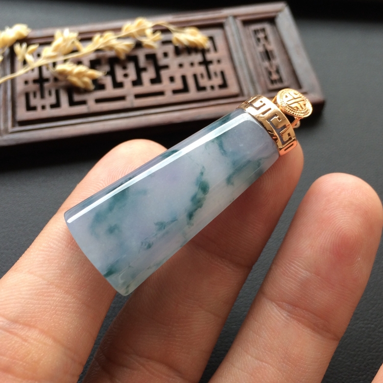 (超值推荐)糯冰种紫罗兰飘花镶玫瑰金平安牌胸坠
