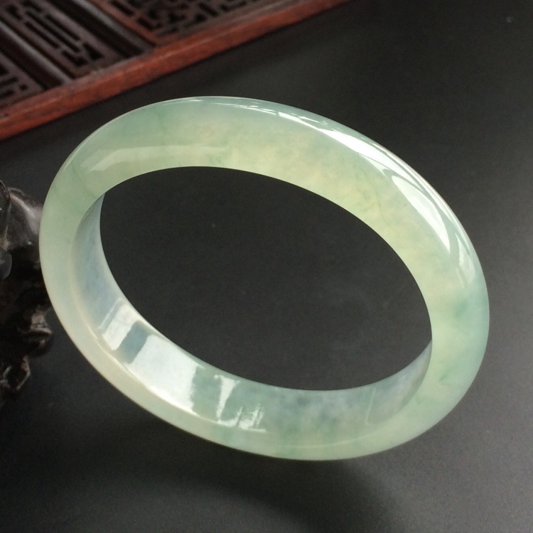 (超值推荐)冰种飘花贵妃镯(56.4mm-49.4mm)