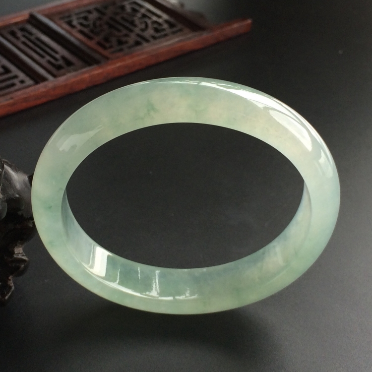 (超值推荐)冰种飘花贵妃镯(56.4mm-49.4mm)