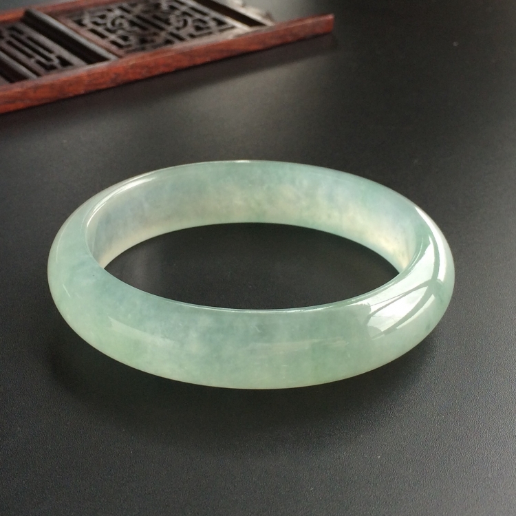 (超值推荐)冰种飘花贵妃镯(56.4mm-49.4mm)