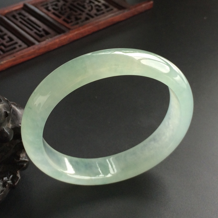 (超值推荐)冰种飘花贵妃镯(56.4mm-49.4mm)
