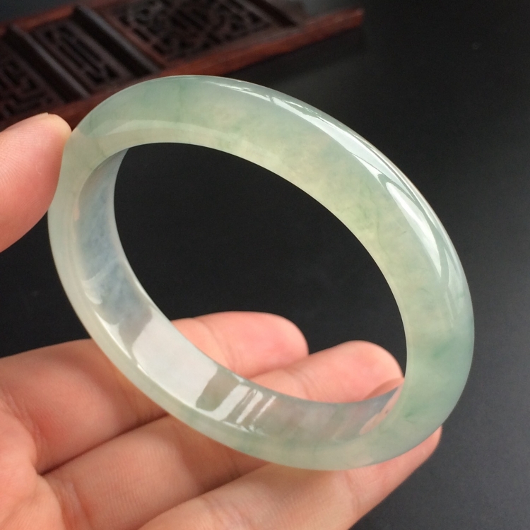 (超值推荐)冰种飘花贵妃镯(56.4mm-49.4mm)