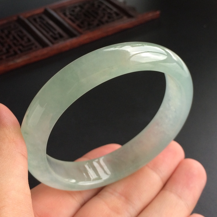 (超值推荐)冰种飘花贵妃镯(56.4mm-49.4mm)