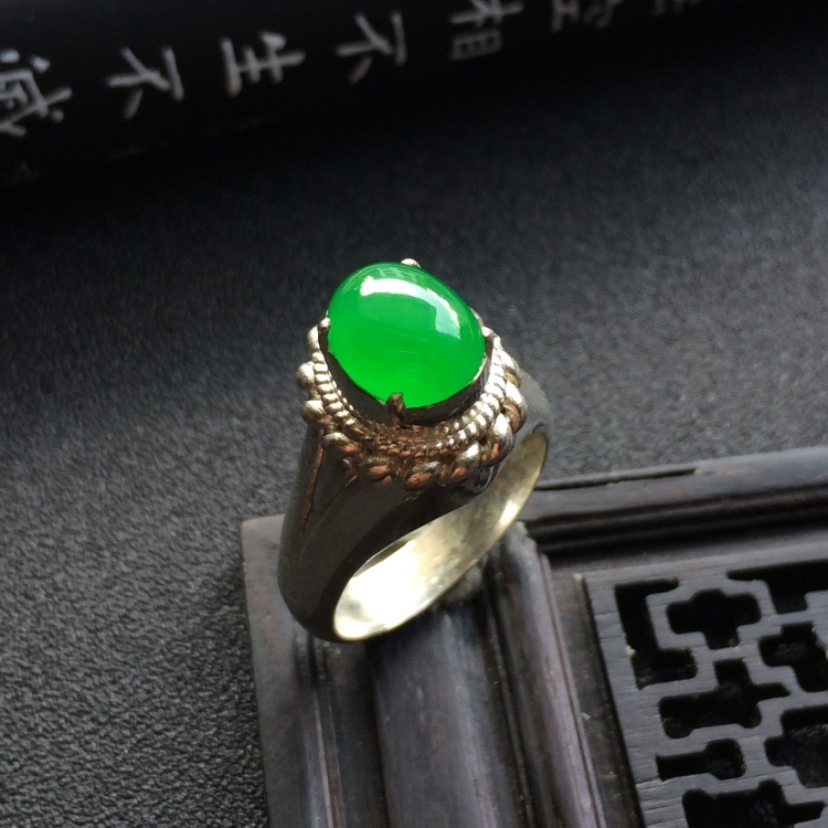 （超值推荐）冰种阳绿戒面（一批走）