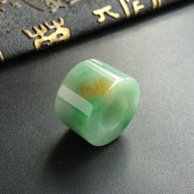 (超值推荐)糯冰种飘翠略带黄翡路路通挂件