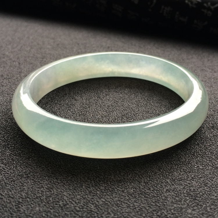 （超值推荐）冰种淡晴水贵妃镯（53.5mm-47mm）