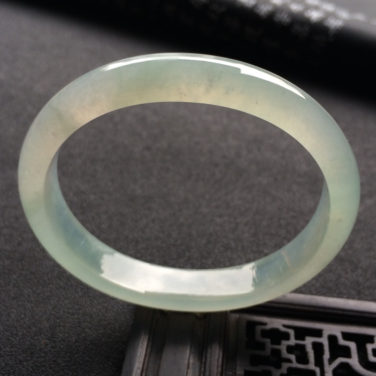 （超值推荐）冰种淡晴水贵妃镯（53.5mm-47mm）