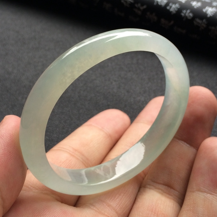 （超值推荐）冰种淡晴水贵妃镯（53.5mm-47mm）