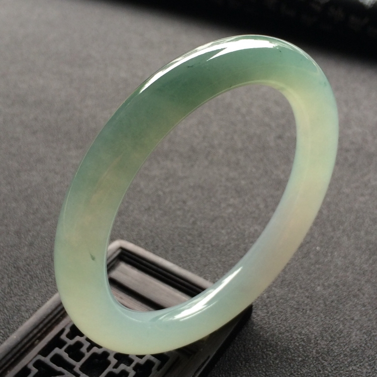 （超值推荐）糯冰种晴水圆条手镯（55.7mm）