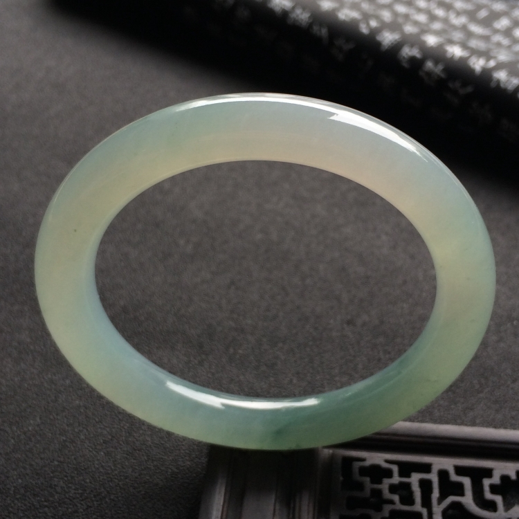 （超值推荐）糯冰种晴水圆条手镯（55.7mm）