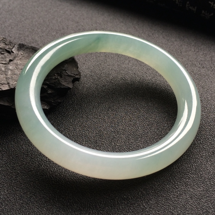 （超值推荐）糯冰种晴水圆条手镯（55.7mm）