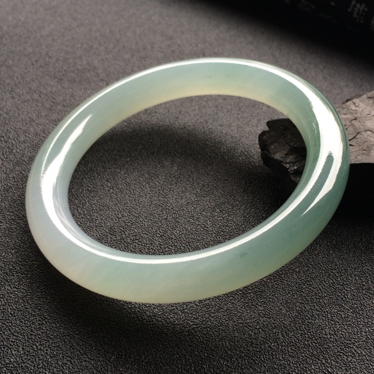 （超值推荐）糯冰种晴水圆条手镯（55.7mm）