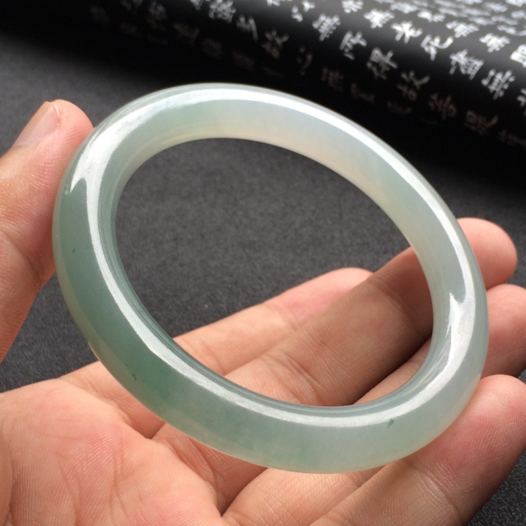 （超值推荐）糯冰种晴水圆条手镯（55.7mm）