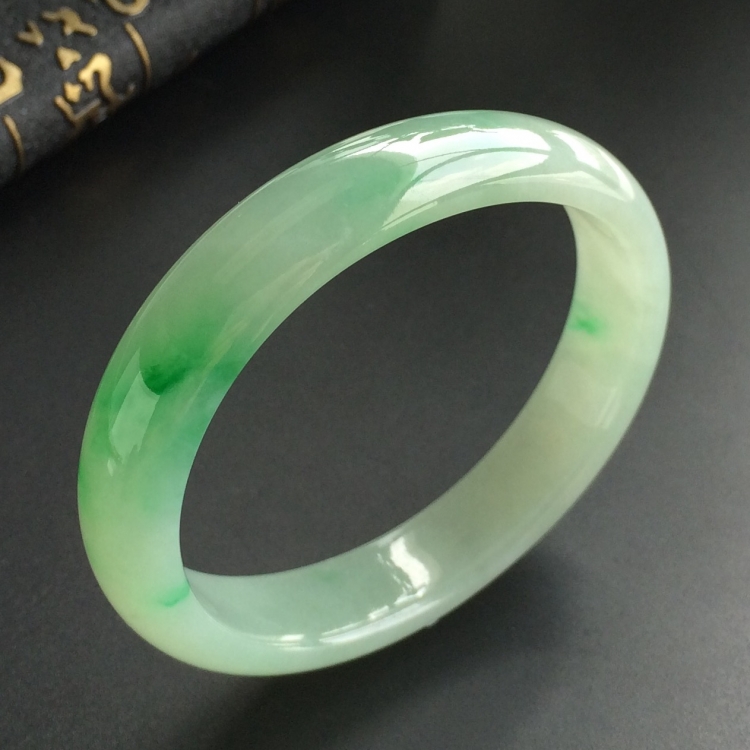 (超值推荐)糯冰种飘翠贵妃镯(57.3mm-49mm)