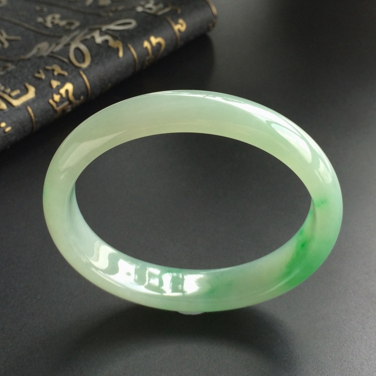 (超值推荐)糯冰种飘翠贵妃镯(57.3mm-49mm)