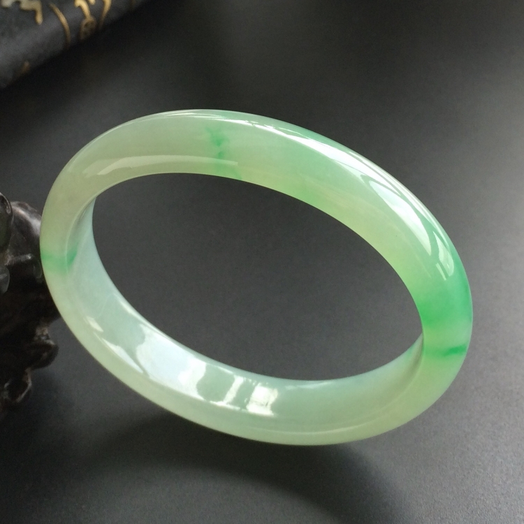 (超值推荐)糯冰种飘翠贵妃镯(57.3mm-49mm)