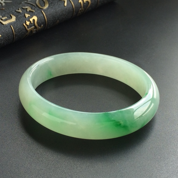 (超值推荐)糯冰种飘翠贵妃镯(57.3mm-49mm)