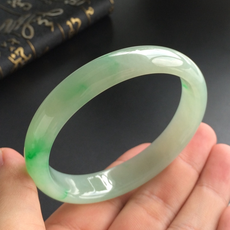 (超值推荐)糯冰种飘翠贵妃镯(57.3mm-49mm)