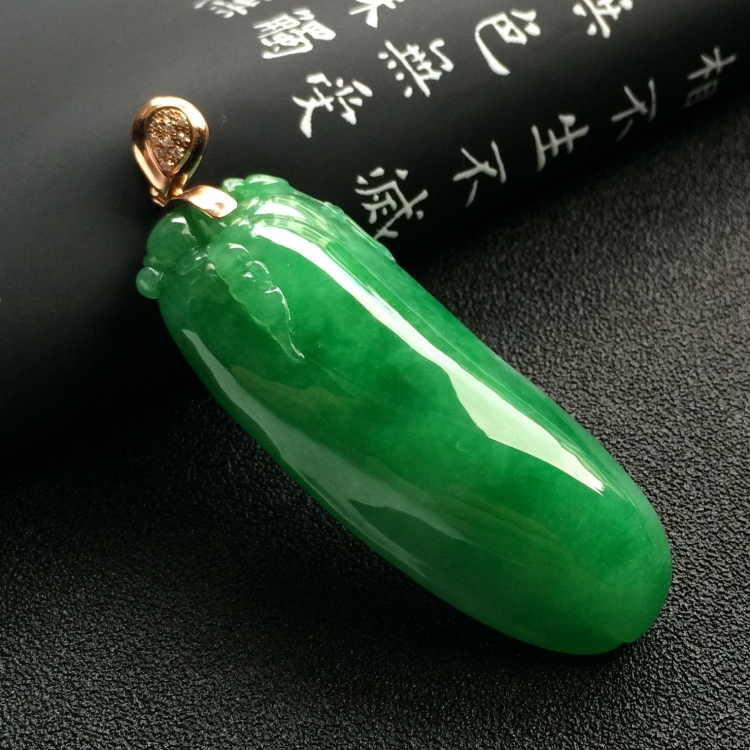 （超值推荐）糯冰种翠色福瓜挂件