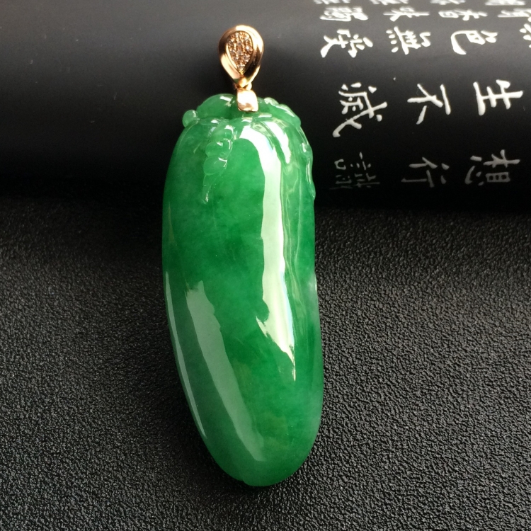 （超值推荐）糯冰种翠色福瓜挂件