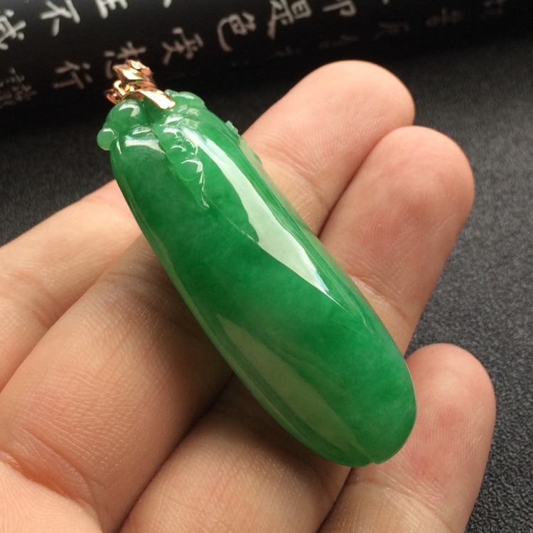 （超值推荐）糯冰种翠色福瓜挂件