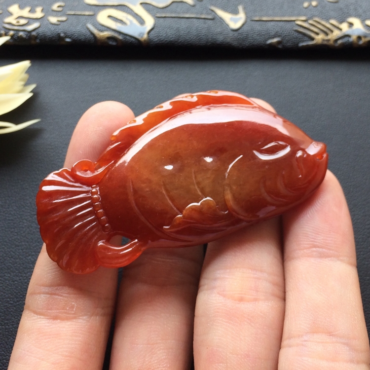 (超值推荐)糯冰种红翡金鱼挂件