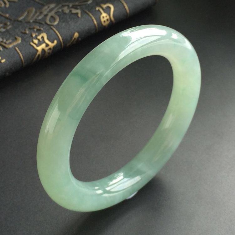 (超值推荐)糯冰种飘花圆条手镯(56.6mm)