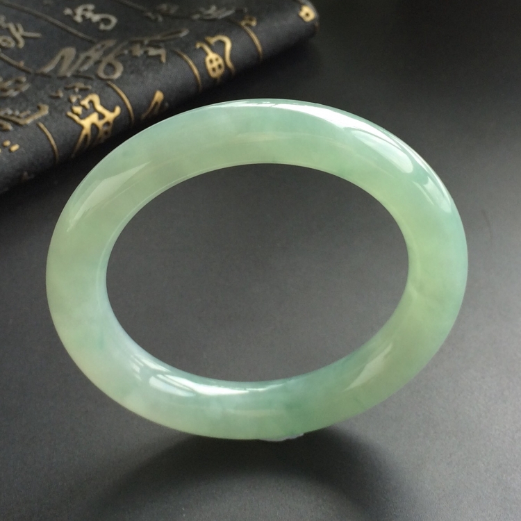 (超值推荐)糯冰种飘花圆条手镯(56.6mm)