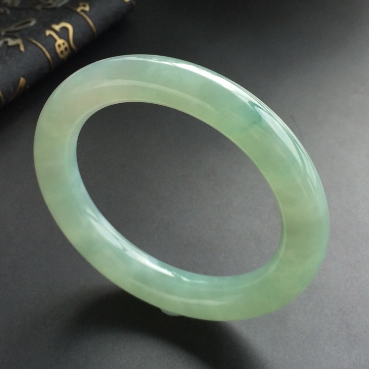 (超值推荐)糯冰种飘花圆条手镯(56.6mm)
